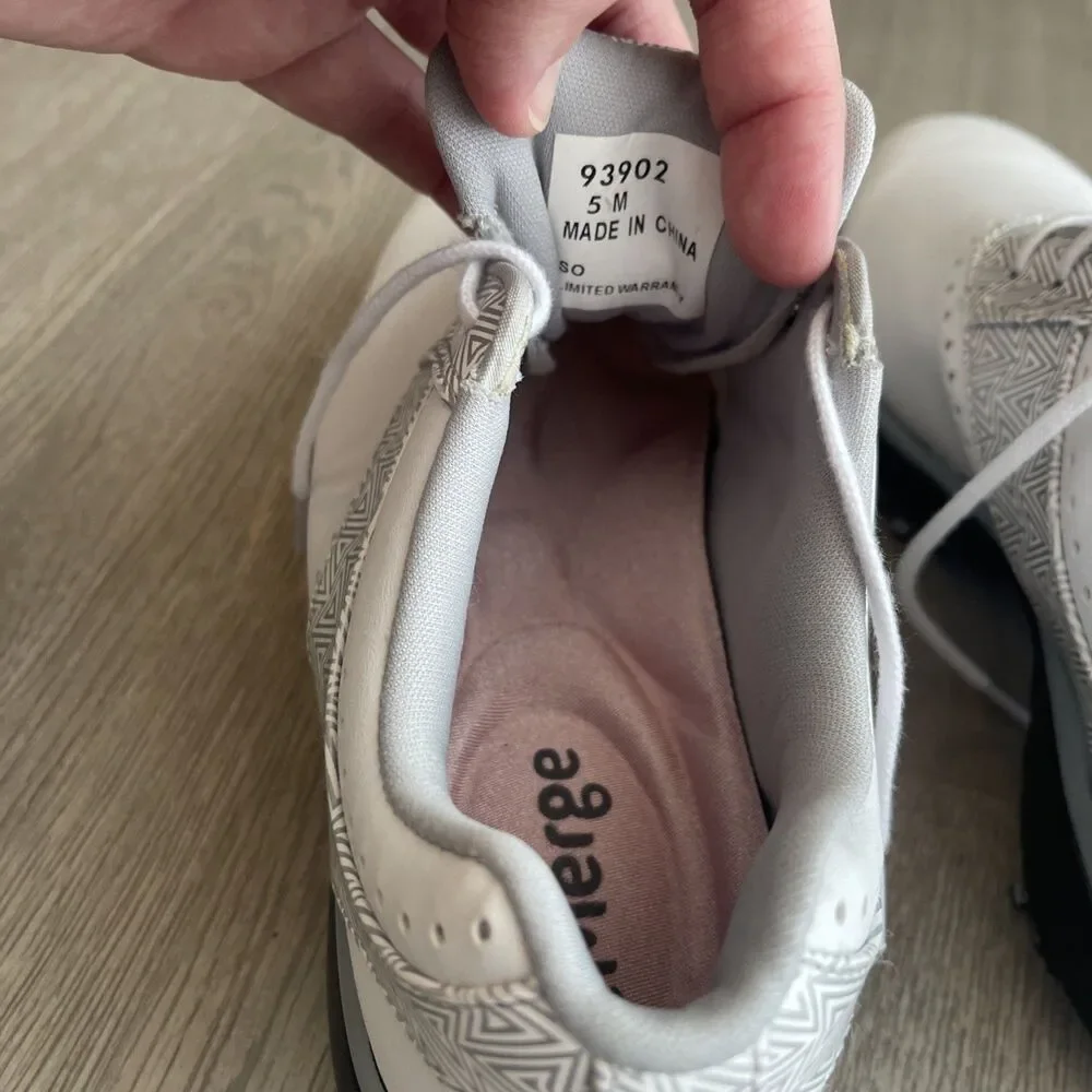FootJoy Women’s Golf Shoes Sz 5M eMerge Pillowsof Insole SoftSpike Cleats NOS